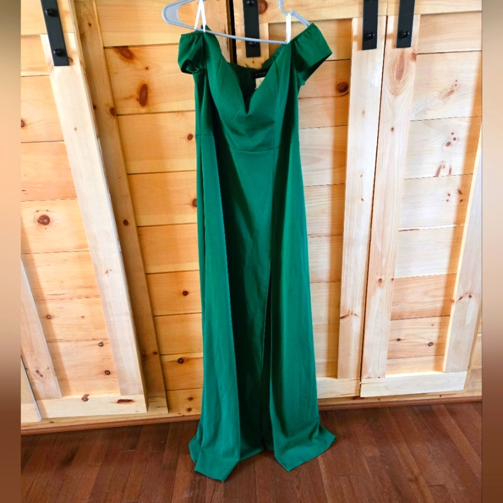Elegant Emerald Green Off-Shoulder Gown